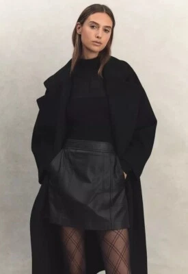 Minifalda de cuero de tiro alto REISS Edie en negro Foto 1 de 4