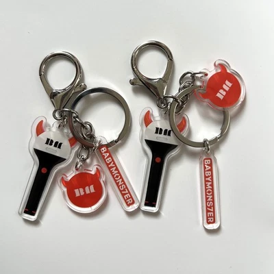 2件装Kpop BABYMONSTER可爱灯棒形丙烯酸钥匙链支架钥匙圈 — 第 1/4 张图片