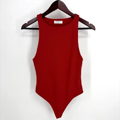 Body regata feminino Aritzia Babaton tamanho M tanga vermelha sem mangas slip up - Imagem 1 de 4