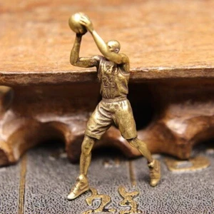 Retro brass mini NBA basketball star Kobe commemorative keychain pendant - Picture 1 of 8