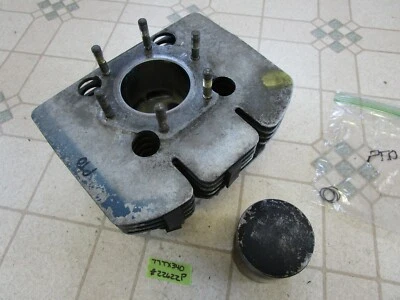 Cilindro y pistón de toma de fuerza de moto de nieve Polaris TX 340 77 de colección Foto 1 de 4