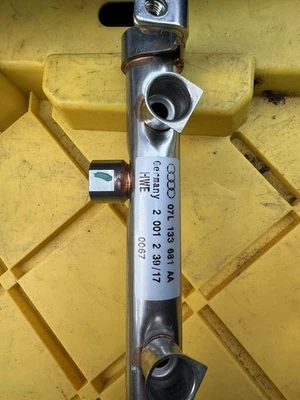 Audi R8 Plus 2017 riel de combustible superior distribuidores de combustible 07L-133-681-ab par OEM Foto 1 de 4