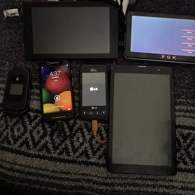 Cell  3 LG, Motorola, Flip, Kindle, Vortex, PGK Navigation  power chord Read!  - Image 1 of 4