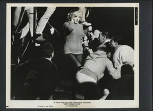 SEXY MARILYN MONROE IN MAGLIONE E COLLANT - 1960 FOTO D'EPOCA - Foto 1 di 1