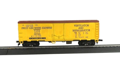HO Scale Fruit Growers Express F.G.E.X. 4017 Ventilator and Refrigerator Boxcar - Image 1 of 4