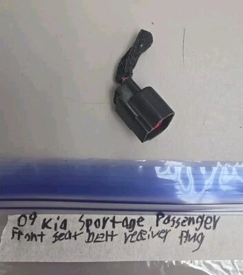 Enchufe retractor cinturón seguridad pasajero delantero derecho Kia Sportage 2008-2010 Foto 1 de 2