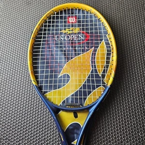 Wilson US Open Tennisschläger Racket 4 1/4'' Griffgröße Graphit Titan mit Abdeckung - Bild 1 von 13