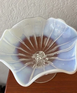 Dugan opolierend geraffter Rand Perlen Bonboniere mit Fuß seilartiger Standfuß 4" T - Bild 1 von 5