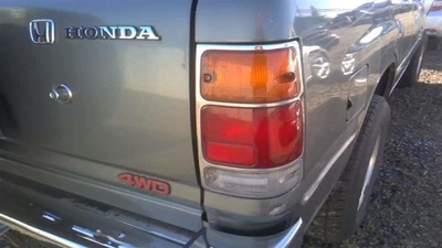 Luz trasera derecha pasajero cromada se adapta a 88-95 ISUZU CACHORRO (RECOGIDA) 30990430 Foto 1 de 4