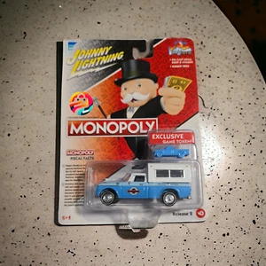 1960 STUDEBAKER PICKUP CON CAMPER "MONOPOLY" 1/64 JOHNNY LIGHTNING JLPC012-JLSP332 - Foto 1 di 2