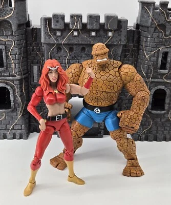 Paquete de 2 figuras de acción a escala 1:12 Thundra vs Thing de Marvel Legends Fantastic Four Foto 1 de 4