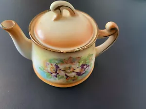 Teiera floreale Cecoslovacchia Violey Pansy e coperchio marchio centesimo sulla base - Foto 1 di 8