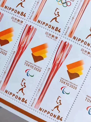 Hoja de 10 estampillas de relevo de antorcha olímpica 2020 sin cubierta Foto 1 de 3
