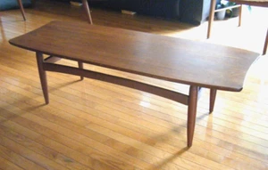 Mid Century Danish Modern Coffee Table Solid Teak Denmark Surfboard Shelf Mcm M - Picture 1 of 9