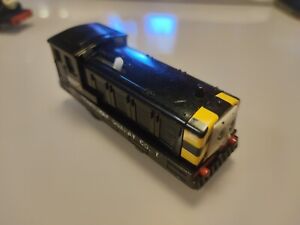 Thomas Train - MAVIS - Trackmaster Tomy Tomica  battery locomotive