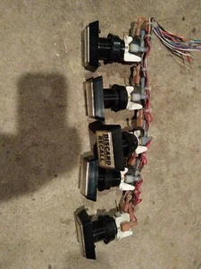arcade buttons lot part #0090 - Picture 1 of 2