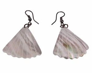 Pendientes hechos de Cabibi caracol diseño de ventilador tallado a mano, blanco 35mm - Imagen 1 de 1