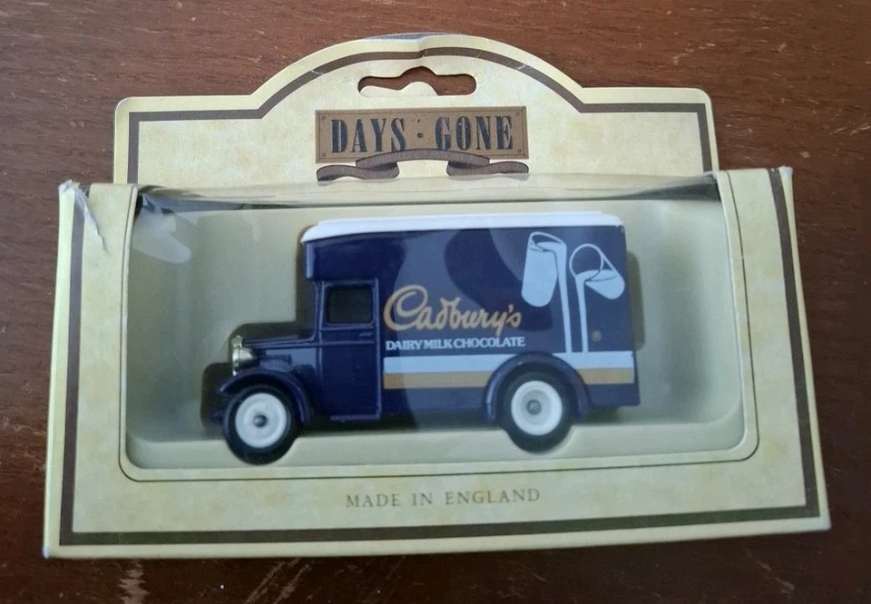 LLEDO DAYS GONE 1934 DENNIS PARCELS VAN - CADBURY'S DAIRY MILK CHOCOLATE - 16009 - Image 1 of 1