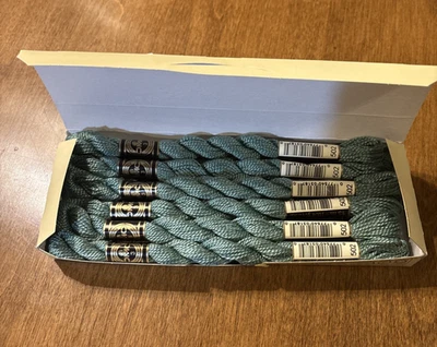 Nuevo de Lote Antiguo DMC Algodón Perla (Perla de Algodón) Talla 3 Color 502 VERDE AZULADO 12 madejas Foto 1 de 4