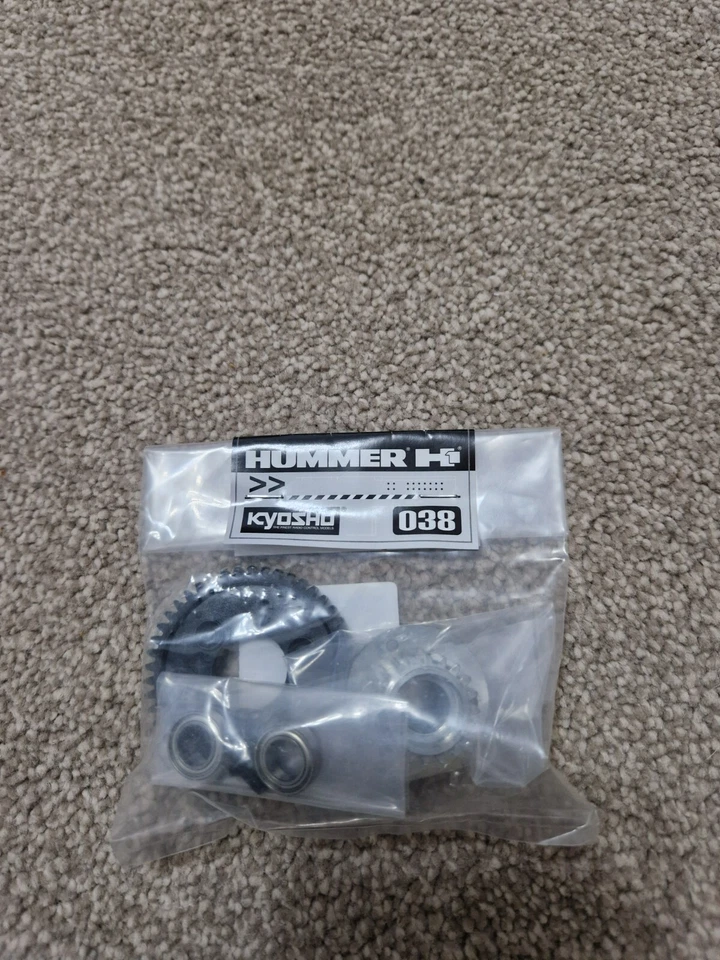 DEAGOSTINI BUILD YOUR OWN HUMMER H1 RC CAR #38 MAIN & CENTRE GEARS - Image 1 of 1