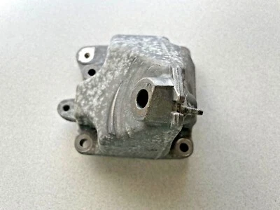 2004-2010 MERCEDES-BENZ SLK280 R171 ~ LEFT ENGINE BRACKET ~ A2722231704 - Image 1 of 3