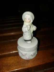 Enesco Precious Moments, 1998, "A Red Rose is for love mini 3", Trinket Box - Picture 1 of 10