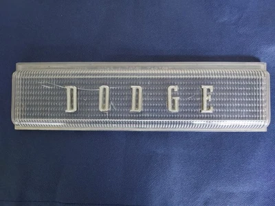 Dodge Challenger 1970 lente - luz de reversa trasera central Foto 1 de 4