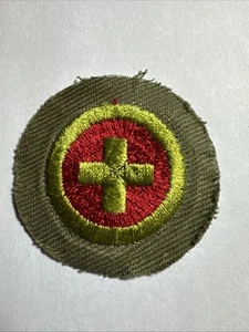 BSA FIRST AID Merit Badge Type E (1947-60) Khaki Narrow Crimped - Picture 1 of 1