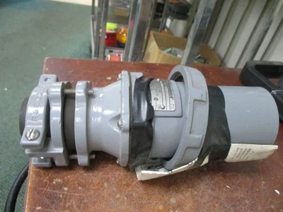 Enchufe Russellstoll DS6514MPK 60A 600V 60Hz Usado Foto 1 de 4