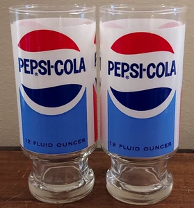 Juego de 2 vasos de vidrio con patas pedestal Pepsi Cola vintage años 70 a juego - Imagen 1 de 5