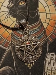 ~ Atemberaubende silberfarbene Pentagramm Kunstleder Halskette Heilung Wicca heidnisch 18" - Bild 1 von 2
