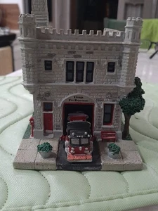 FIRE DEPARTMENT DANBURY MINT - FIRE HOUSE CHICAGO ENGINE COMPANY NO. 98 - Picture 1 of 7