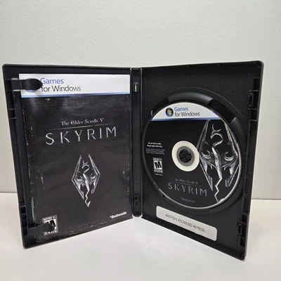 The Elder Scrolls V: Skyrim - PC DVD  With  Manual - Image 1 of 3