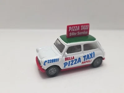 Siku Super Serie Pizza Taxi Van 1367 VHTF Rover Mini BELLA PIZZA TAXI NAPOLI Foto 1 de 4