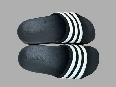 Slides Adidas masculinos tamanho 12 preto e branco - Imagem 1 de 4