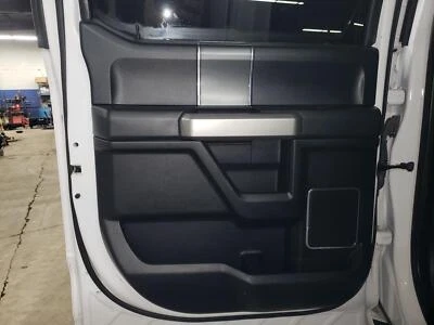 18 19 20 Ford F150 Crew Cab Lariat painel de acabamento da porta traseira esquerda; preto HB - Imagem 1 de 4