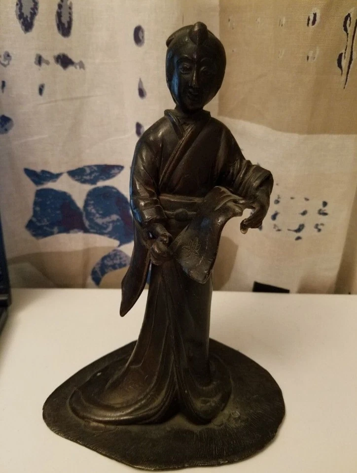 Antigua estatuilla escultura japonesa de geisha de bronce macizo de 7 1/4 pulgadas  Foto 1 de 1