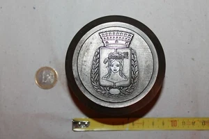 Poinçon Médaille Punch Seal Medal Métal regina Couronne Royaume - Imagen 1 de 2