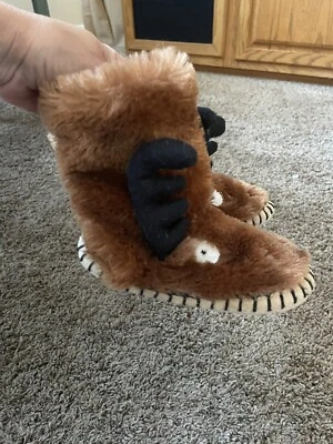 Hatley детский возраст 5-7 пушистый, мягкий «Лоси» дизайн тапочки. Очаровательный, отличной формы - Изображение 1 из 4