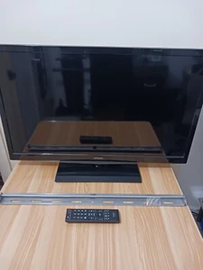 Toshiba 32-inch HD TV Remote & Mounting Bracket included (Not A Smart TV) - Picture 1 of 19
