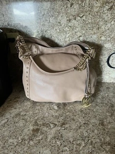 Michael Kors Middleton Hobo Tasche aus gekieseltem weichem taupe Leder mit Nieten - Bild 1 von 12