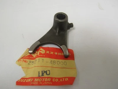 HORQUILLA DE CAMBIO DE MARCHAS SUZUKI 78-80 DS100 TS125 DS125 #1 OEM NOS 25211-48001 Foto 1 de 2