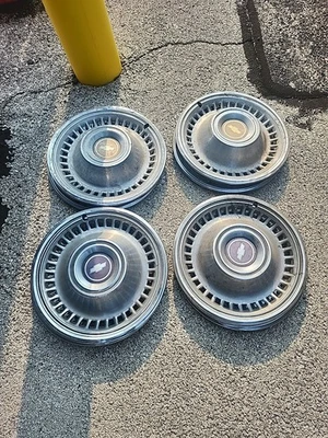 1971, 1972 CHEVY IMPALA, MONTE CARLO 15" TAMPAS DE RODA, CALOTAS, CONJUNTO DE 4 - Imagem 1 de 3