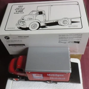 MOBIL GAS, 1/34 FIRST GEAR 1953 FORD C-600 WITH LIFT GATE , NEW IN BOX, 10-1657 - Picture 1 of 2