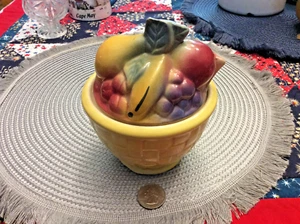 Vintage & Classic Shawnee #81 Fruit Top & Ribbon Design Bowl- excellent cond. - Picture 1 of 8
