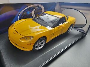 Maisto Special Edition 1:18 Scale Die-cast Car 2005 Chevrolet Corvette Yellow 