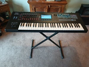 Roland FANTOM 6 WORKSTATION IN MINT CONDITION AND VERY CLEAN - Picture 1 of 16