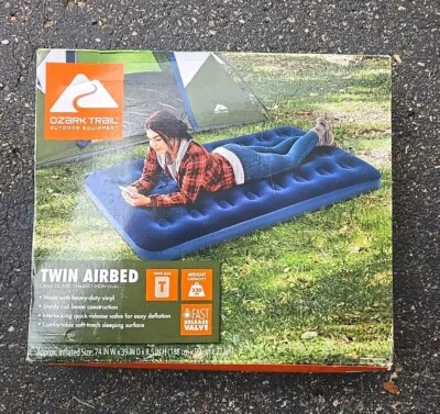 野营床垫 充气 双人充气床 74" x 39" x 8.5" - 330 磅 容量 全新带盒 — 第 1/2 张图片