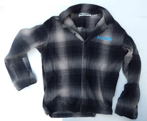 PLAYBOY BY PACSUN Langarm Flanell Hemd MEDIUM schwarz/grau LOGO Knopfleiste - Bild 1 von 4