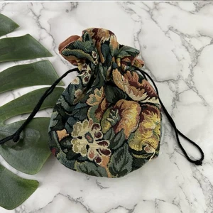 Vintage 80er Gobelin Schmuck Beutel Tasche Reise blau rosa Blumen Cottagecore - Bild 1 von 4